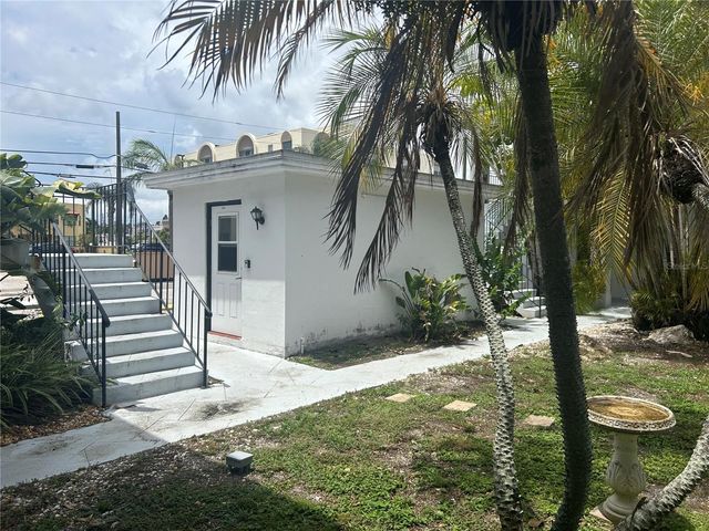 300 35TH AVENUE N F8, St Petersburg, FL 33704