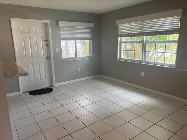 300 35TH AVENUE N F8, St Petersburg, FL 33704