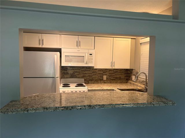 300 35TH AVENUE N F8, St Petersburg, FL 33704