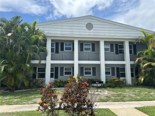 300 35TH AVENUE N F8, St Petersburg, FL 33704