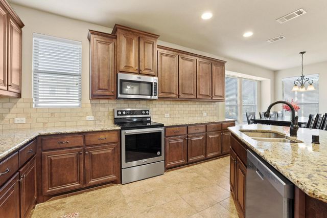 223 Thompson Drive, Van Alstyne, TX 75495