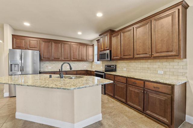 223 Thompson Drive, Van Alstyne, TX 75495