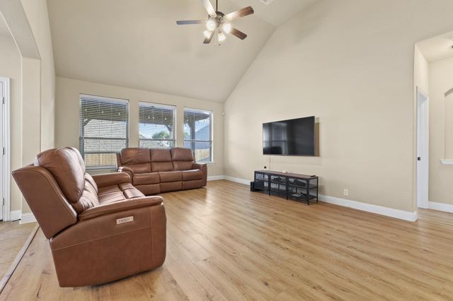 223 Thompson Drive, Van Alstyne, TX 75495