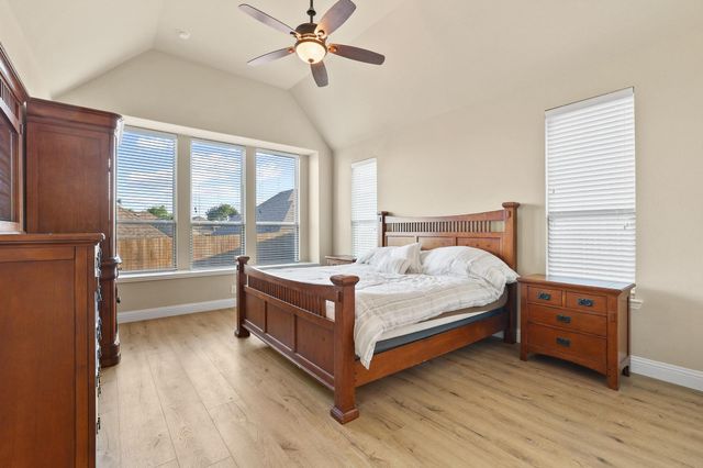 223 Thompson Drive, Van Alstyne, TX 75495