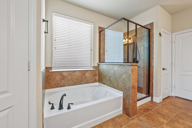 223 Thompson Drive, Van Alstyne, TX 75495