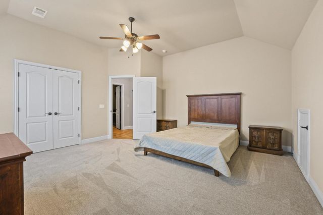 223 Thompson Drive, Van Alstyne, TX 75495