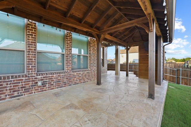 223 Thompson Drive, Van Alstyne, TX 75495