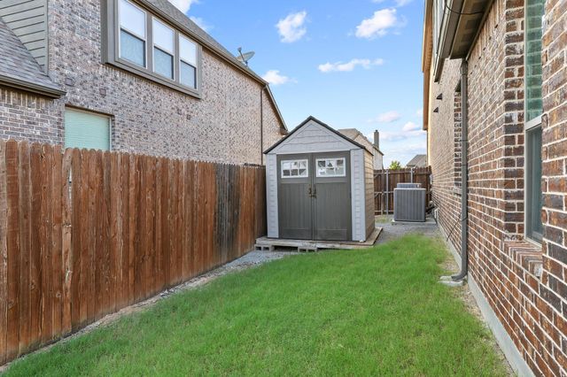 223 Thompson Drive, Van Alstyne, TX 75495