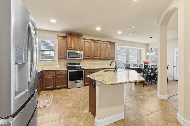223 Thompson Drive, Van Alstyne, TX 75495