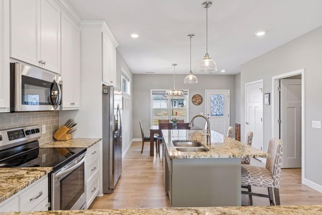 1232 Naser Way, New Richmond, WI 54017