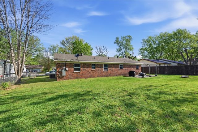 73 Elmwood Street, West Fork, AR 72774