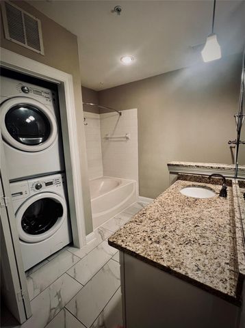 5353 Memorial Drive 4018, Houston, TX 77007
