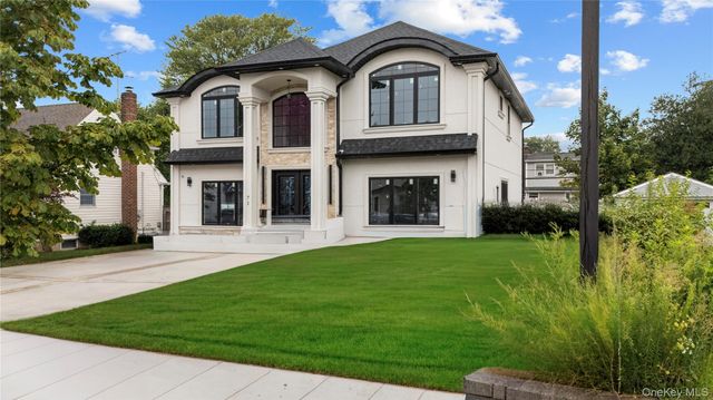 71 Cedar Street, Hicksville, NY 11801