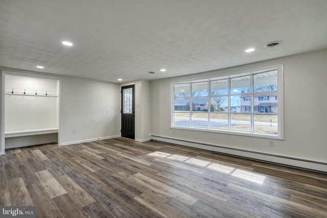 4081 MULBERRY LN, Dover, PA 17315