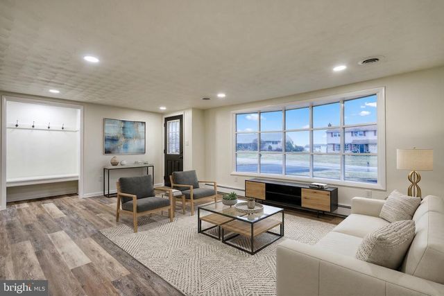 4081 MULBERRY LN, Dover, PA 17315