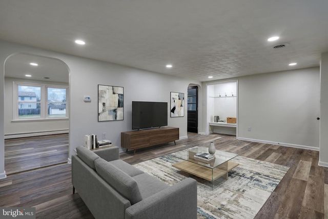 4081 MULBERRY LN, Dover, PA 17315