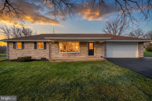 4081 MULBERRY LN, Dover, PA 17315