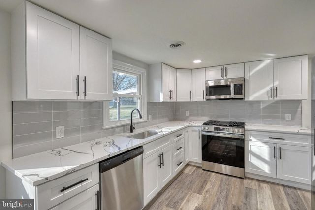 4081 MULBERRY LN, Dover, PA 17315