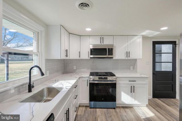 4081 MULBERRY LN, Dover, PA 17315