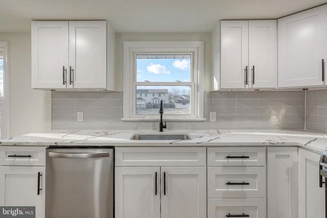 4081 MULBERRY LN, Dover, PA 17315