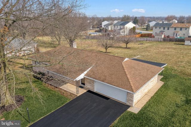 4081 MULBERRY LN, Dover, PA 17315