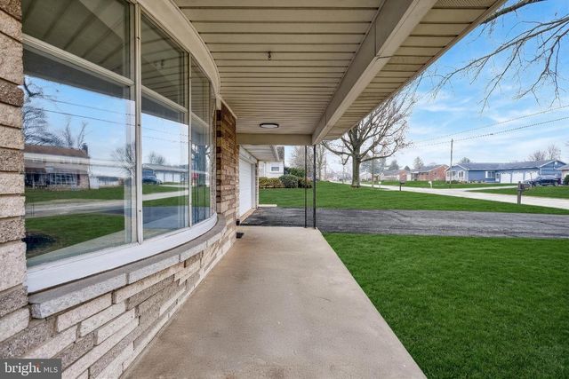 4081 MULBERRY LN, Dover, PA 17315