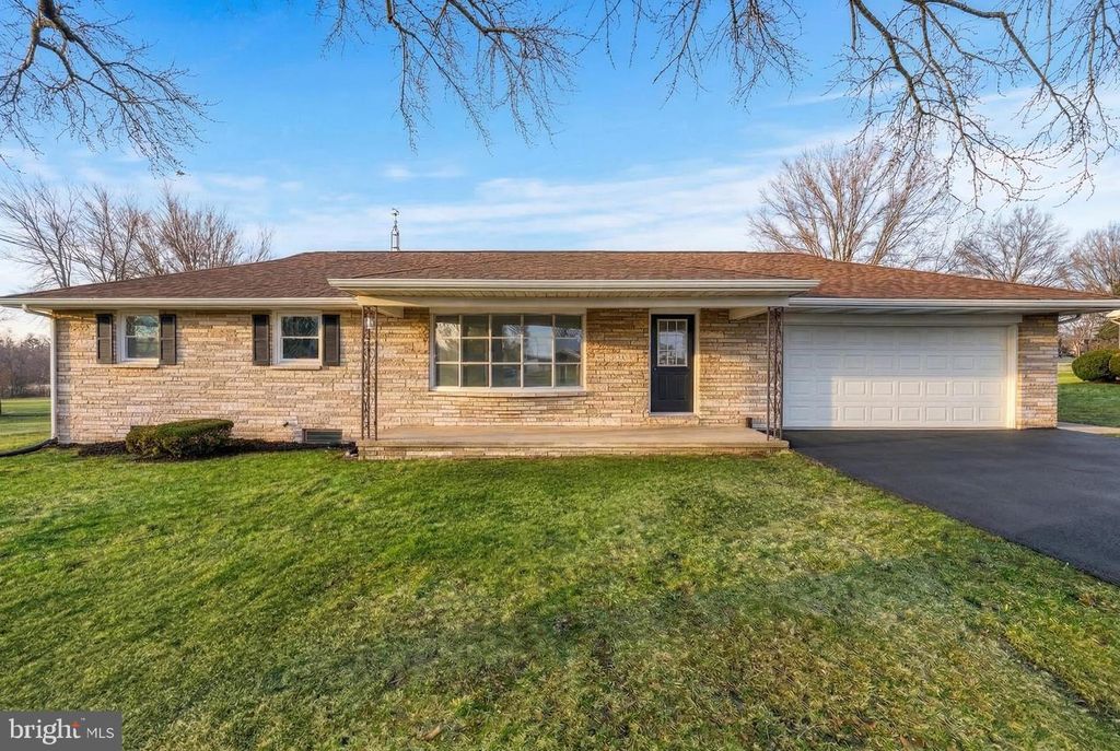 4081 MULBERRY LN, Dover, PA 17315