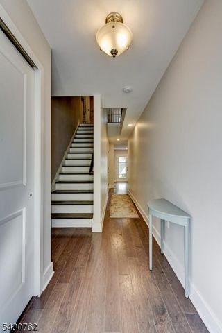 402 Saratoga Ct, Branchburg Twp., NJ 08876