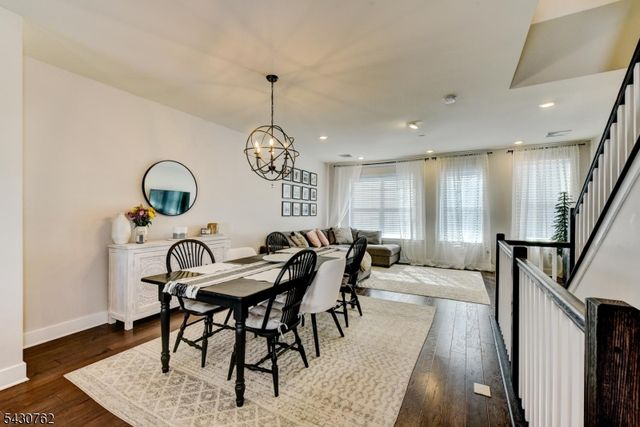 402 Saratoga Ct, Branchburg Twp., NJ 08876