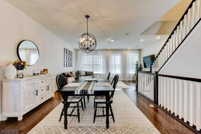 402 Saratoga Ct, Branchburg Twp., NJ 08876