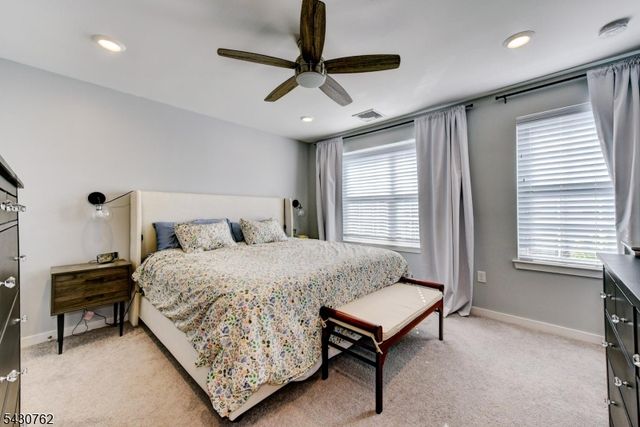 402 Saratoga Ct, Branchburg Twp., NJ 08876