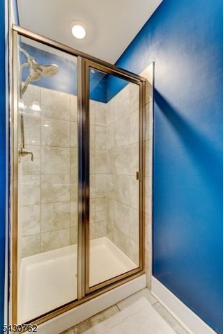 402 Saratoga Ct, Branchburg Twp., NJ 08876