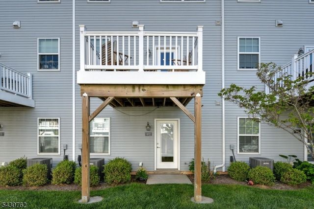 402 Saratoga Ct, Branchburg Twp., NJ 08876