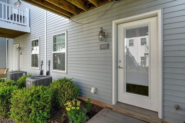 402 Saratoga Ct, Branchburg Twp., NJ 08876