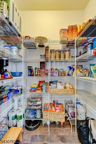402 Saratoga Ct, Branchburg Twp., NJ 08876