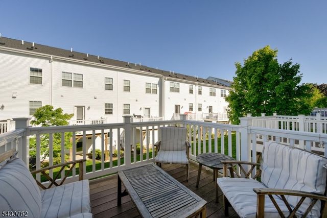 402 Saratoga Ct, Branchburg Twp., NJ 08876