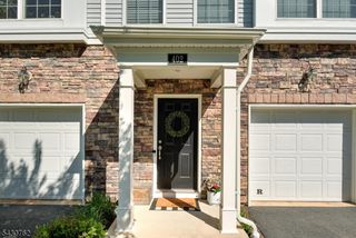 402 Saratoga Ct, Branchburg Twp., NJ 08876