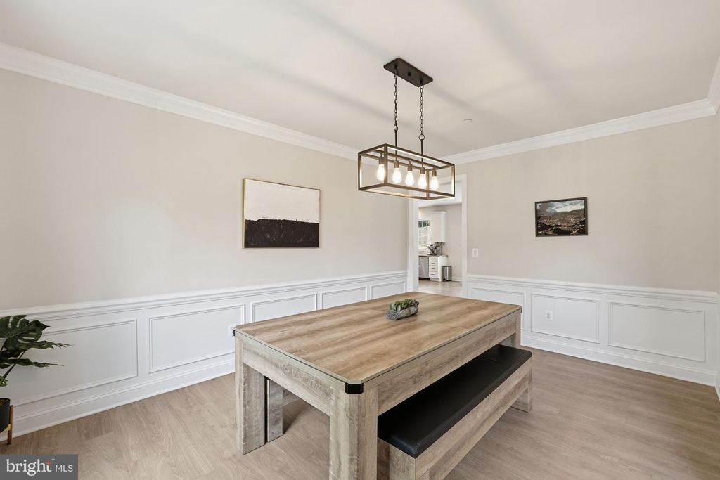 Image 10 of property listing at 11801 DINWIDDIE DR, Rockville, MD 20852