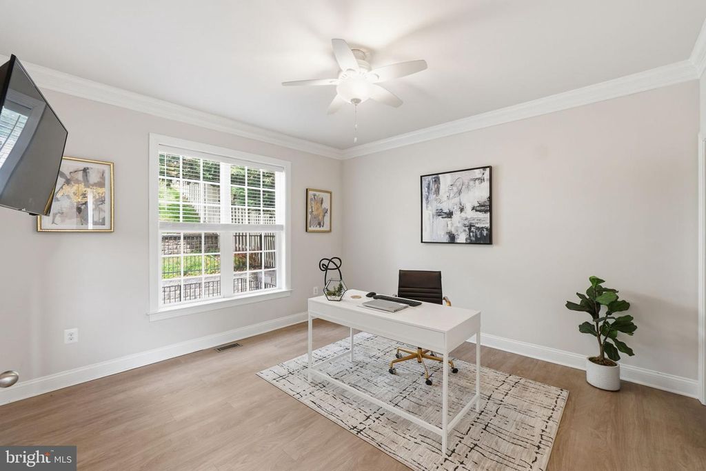 Image 12 of property listing at 11801 DINWIDDIE DR, Rockville, MD 20852