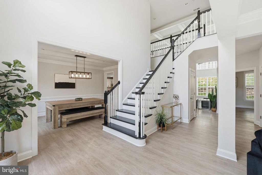 Image 13 of property listing at 11801 DINWIDDIE DR, Rockville, MD 20852