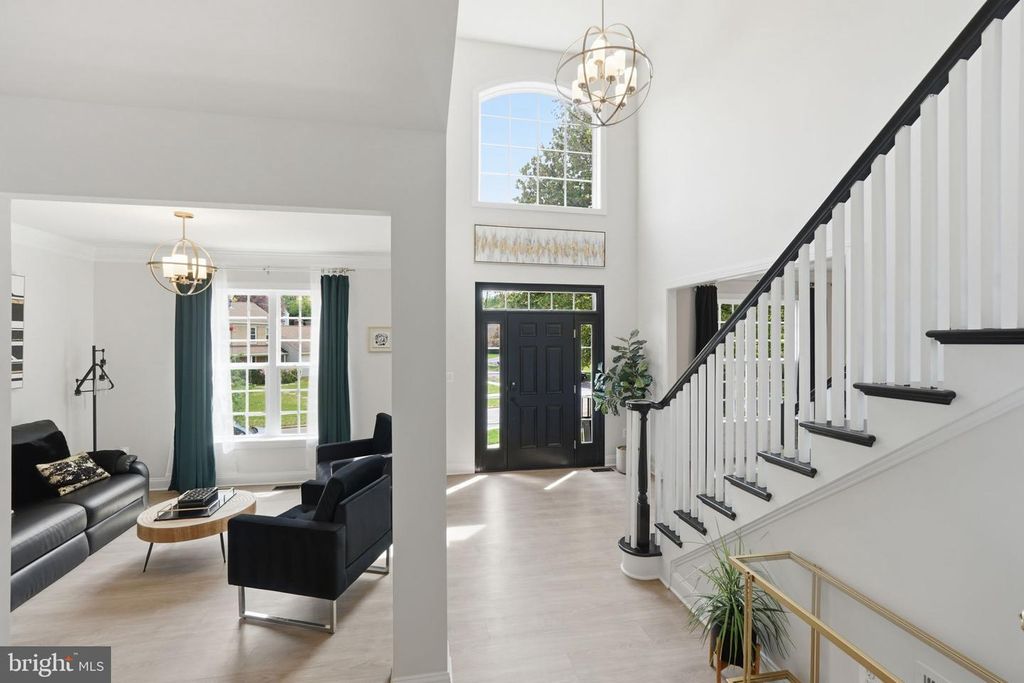 Image 14 of property listing at 11801 DINWIDDIE DR, Rockville, MD 20852