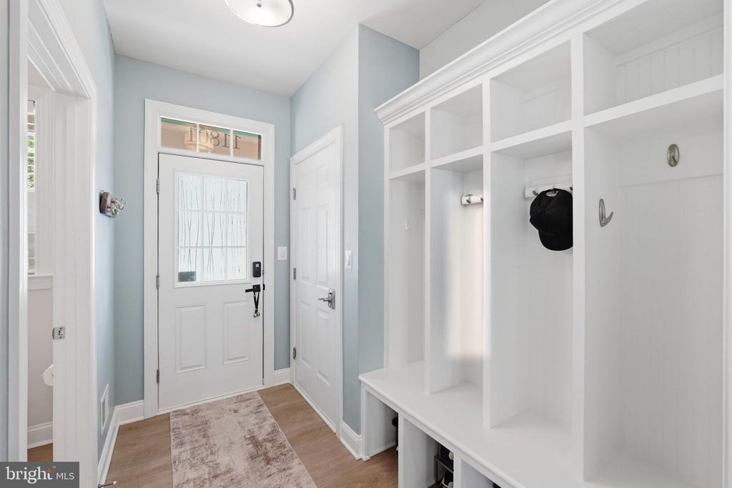 Image 16 of property listing at 11801 DINWIDDIE DR, Rockville, MD 20852