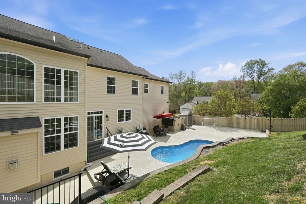 Image 2 of property listing at 11801 DINWIDDIE DR, Rockville, MD 20852