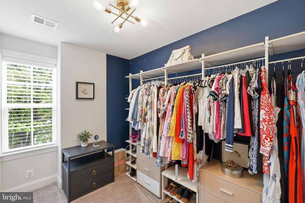 Image 25 of property listing at 11801 DINWIDDIE DR, Rockville, MD 20852