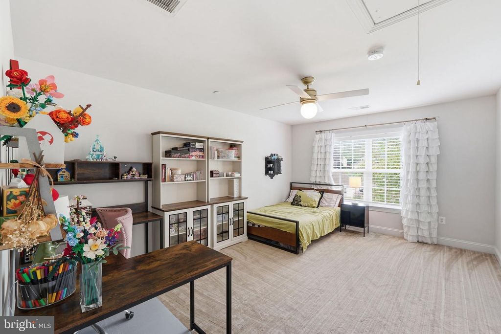 Image 27 of property listing at 11801 DINWIDDIE DR, Rockville, MD 20852