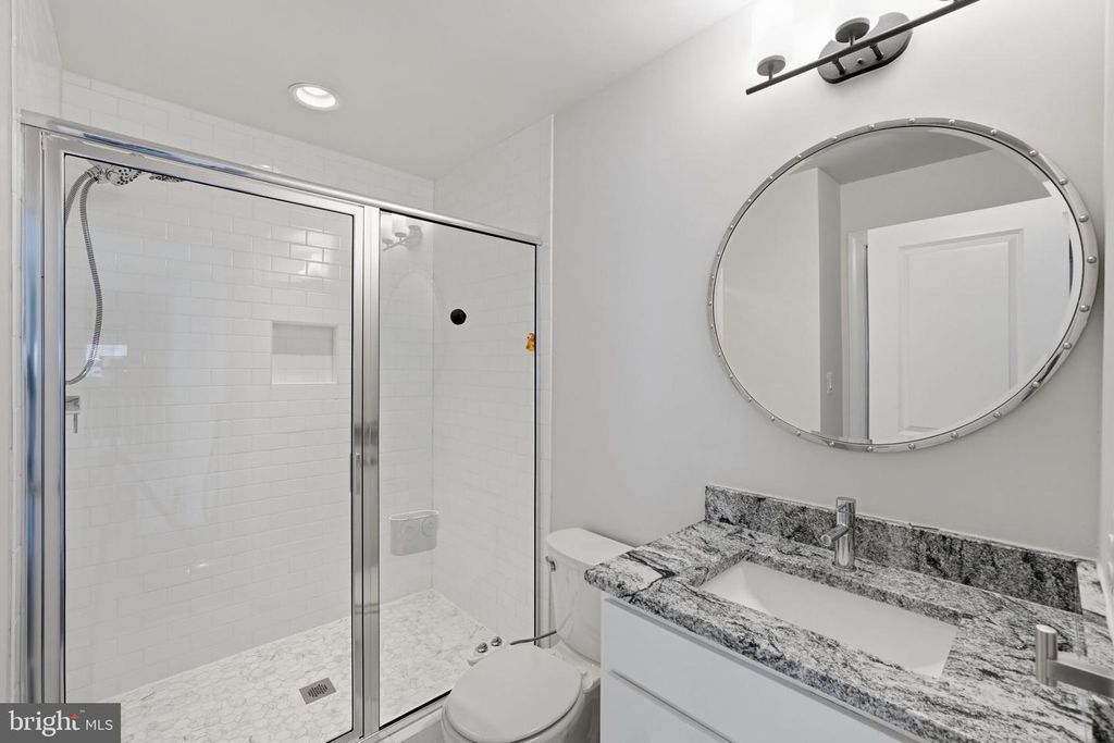 Image 32 of property listing at 11801 DINWIDDIE DR, Rockville, MD 20852