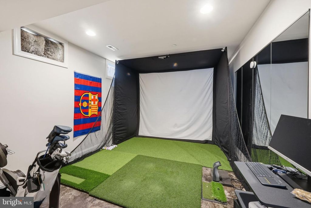 Image 39 of property listing at 11801 DINWIDDIE DR, Rockville, MD 20852