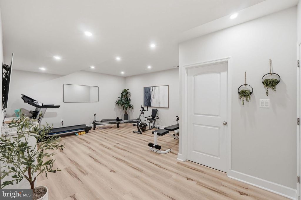 Image 40 of property listing at 11801 DINWIDDIE DR, Rockville, MD 20852