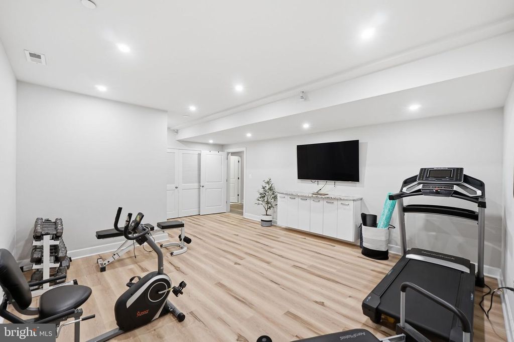 Image 41 of property listing at 11801 DINWIDDIE DR, Rockville, MD 20852