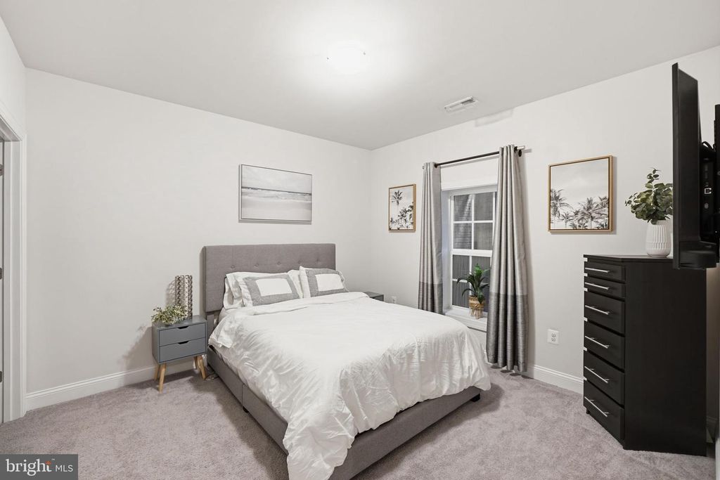 Image 42 of property listing at 11801 DINWIDDIE DR, Rockville, MD 20852